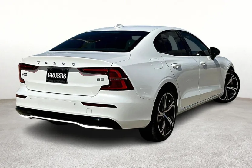 2023 Volvo S60 Core photo 1