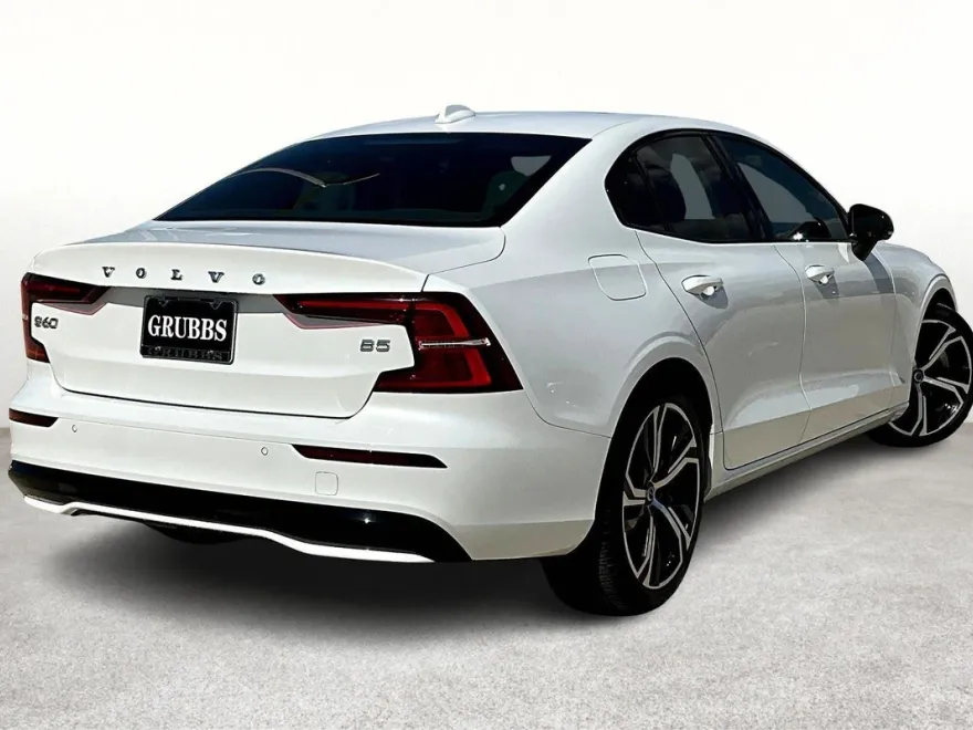 2023 Volvo S60 Core photo 1