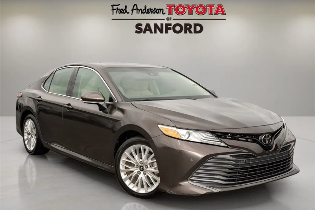 2018 Toyota Camry XLE photo 1