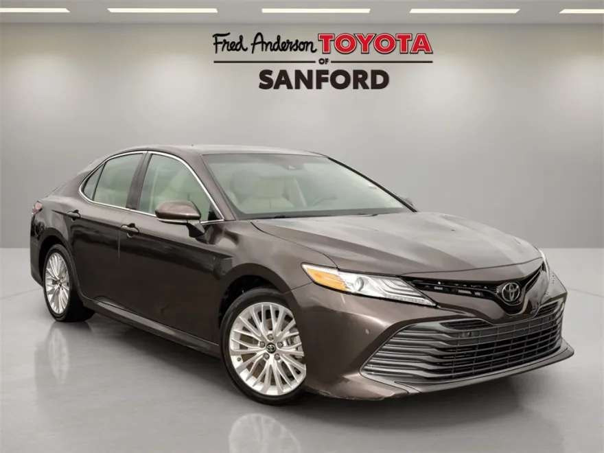 2018 Toyota Camry XLE photo 1