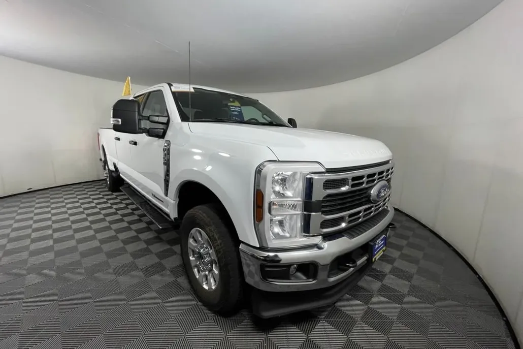 2024 Ford F-350 XLT photo 1