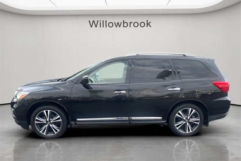 2018 Nissan Pathfinder Platinum photo 1