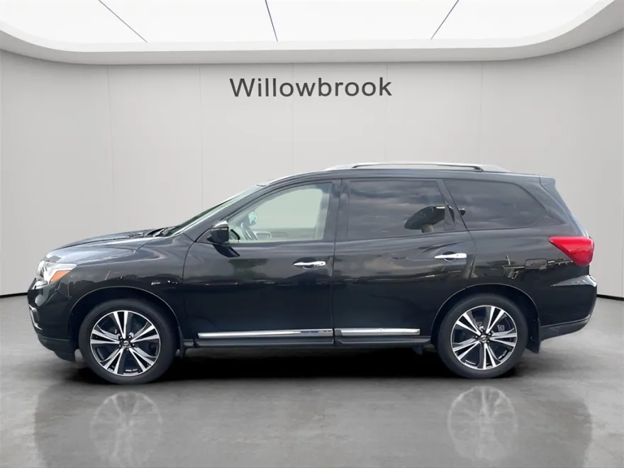 2018 Nissan Pathfinder Platinum photo 1