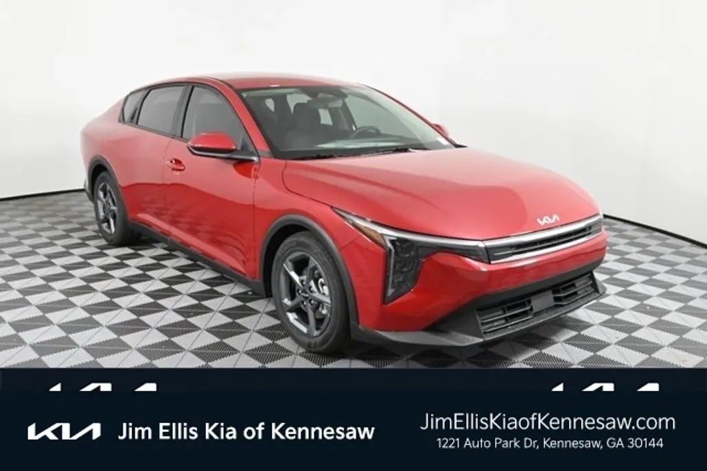 2025 Kia K4 LXS photo 1
