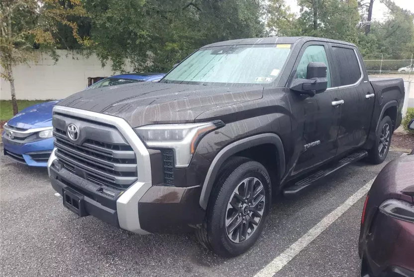 2022 Toyota Tundra Limited CrewMax photo 1
