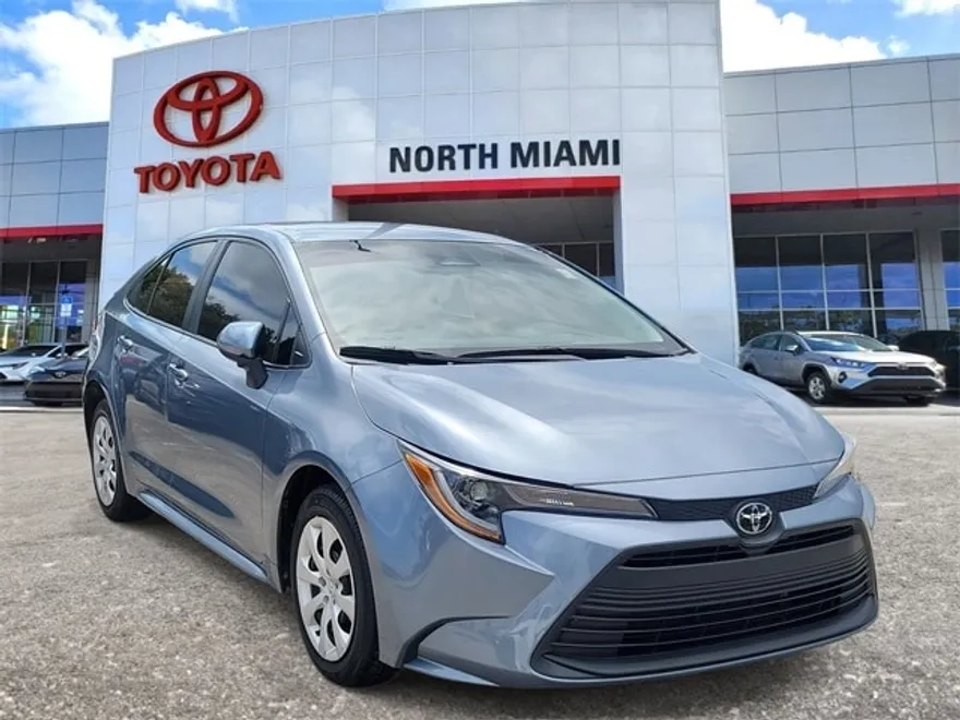 2024 Toyota Corolla LE photo 1