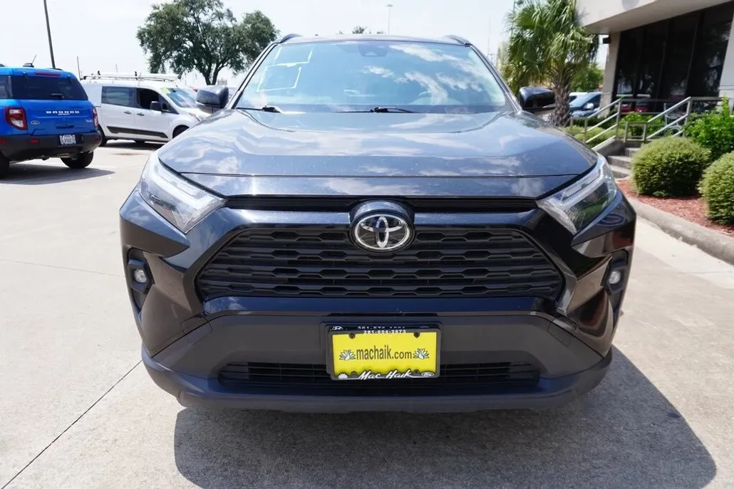 2023 Toyota RAV4 XLE Premium photo 1