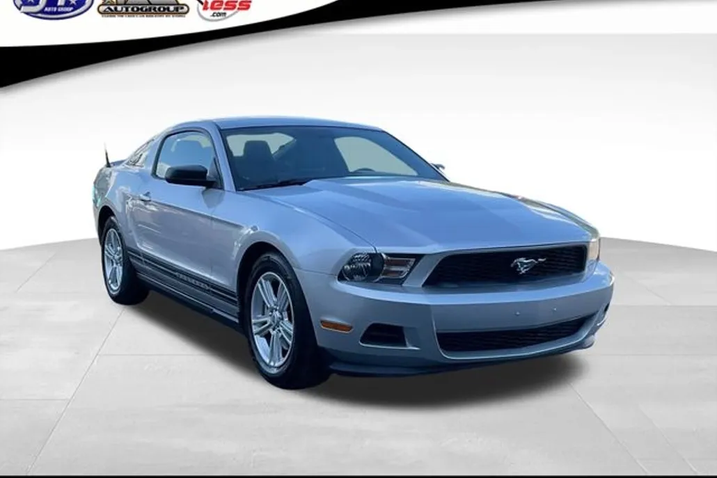 2012 Ford Mustang V6 photo 1