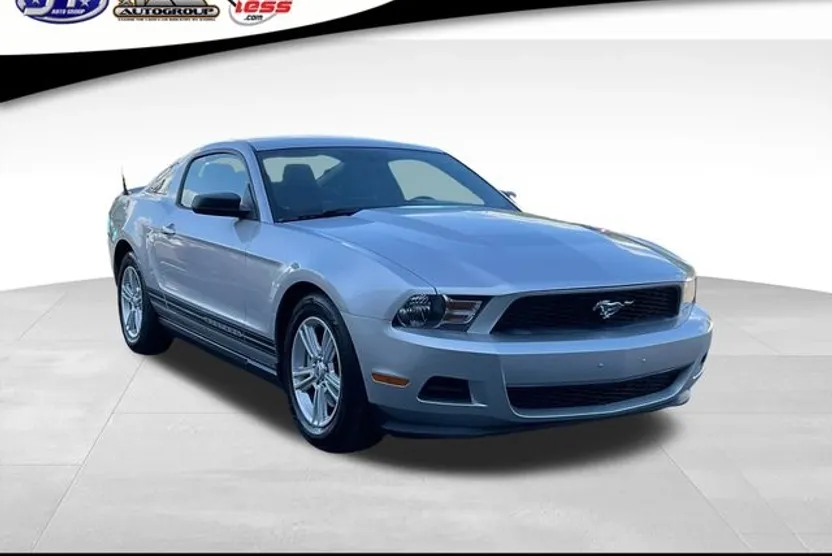 2012 Ford Mustang V6 photo 1