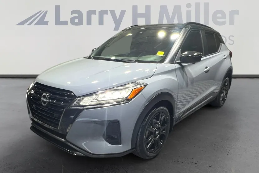 2023 Nissan Kicks SR photo 1