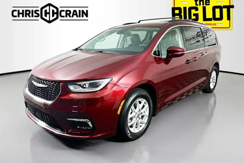 2022 Chrysler Pacifica Touring L photo 1