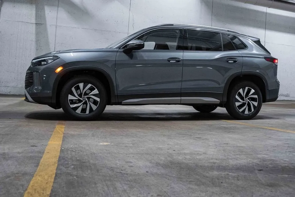 2025 Volkswagen Tiguan S photo 1