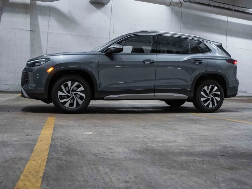 2025 Volkswagen Tiguan S photo 1