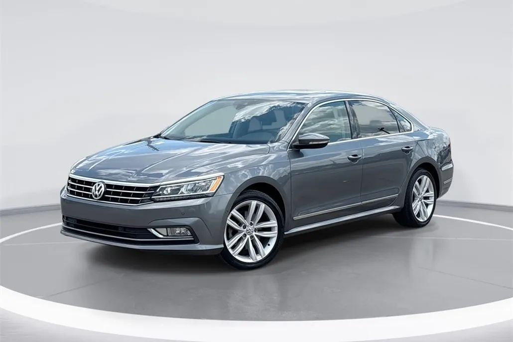 2018 Volkswagen Passat 2.0T SEL Premium photo 1