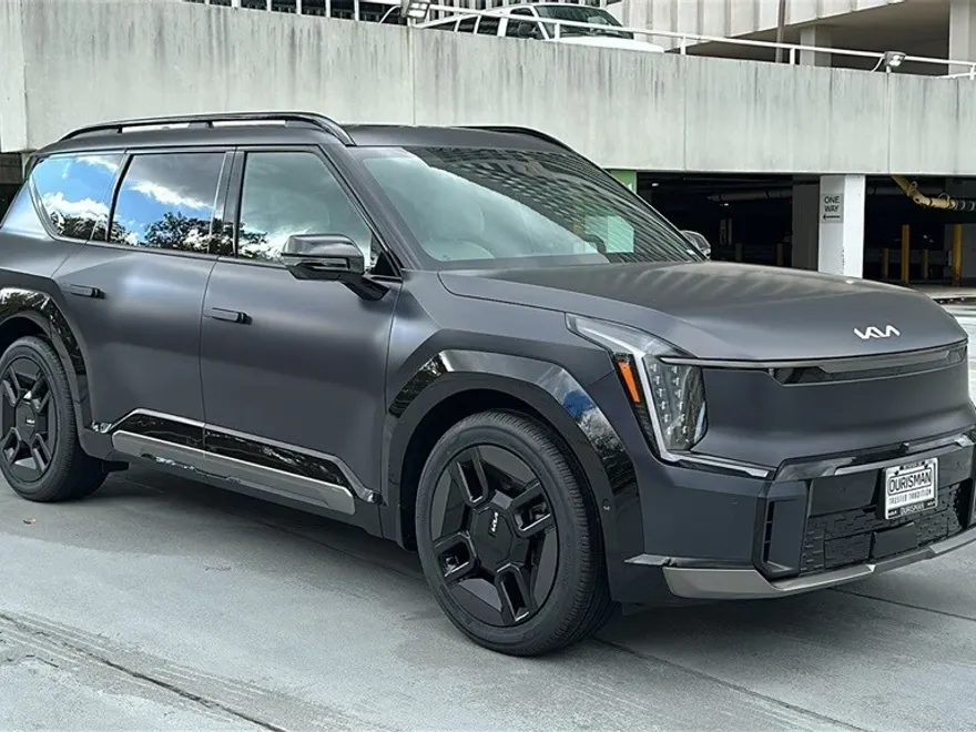 2026 Kia EV9 GT-Line photo 1