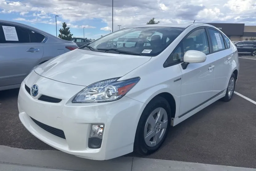 2011 Toyota Prius Four photo 1