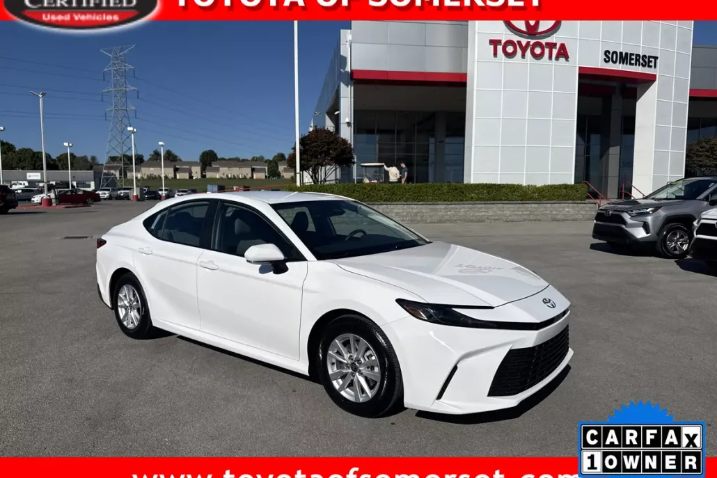 2025 Toyota Camry LE photo 1