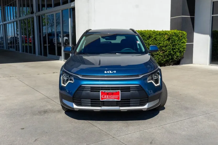 2025 Kia Niro EX photo 1