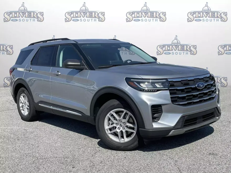 2025 Ford Explorer photo 1