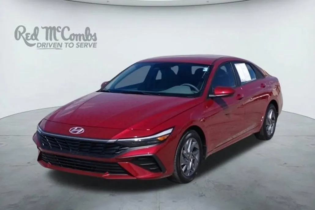 2024 Hyundai Elantra SEL photo 1