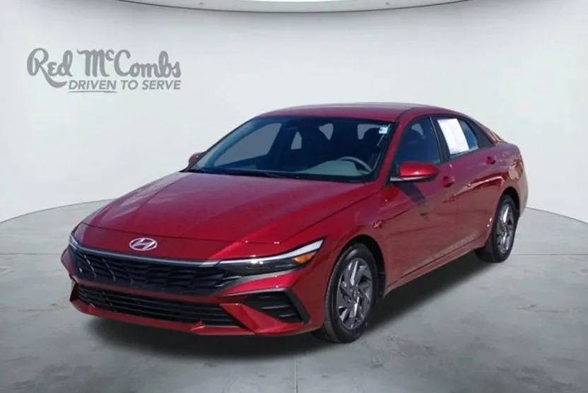 2024 Hyundai Elantra SEL photo 1