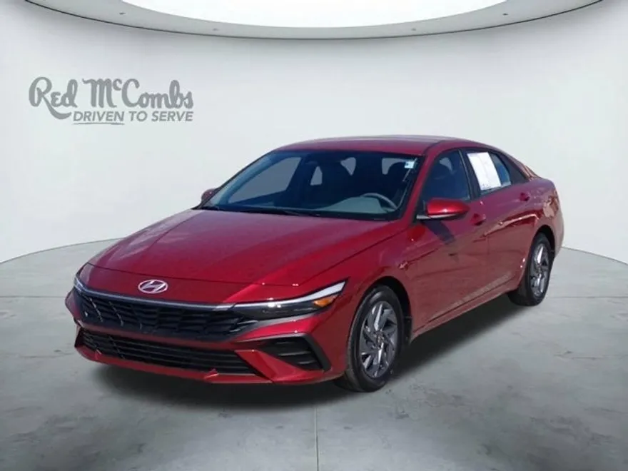 2024 Hyundai Elantra SEL photo 1