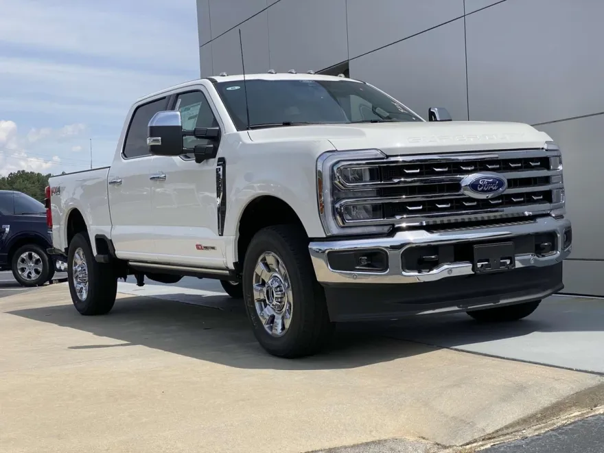 2026 Ford F-250 Lariat photo 1