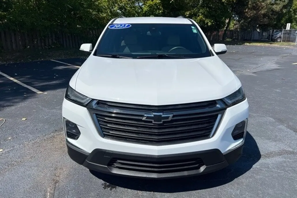 2023 Chevrolet Traverse LS photo 1