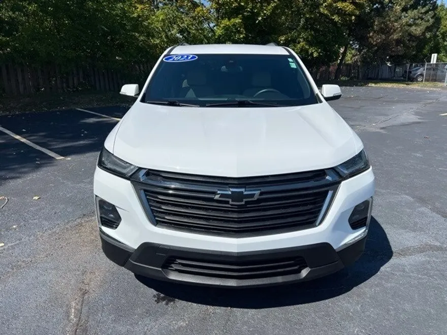 2023 Chevrolet Traverse LS photo 1