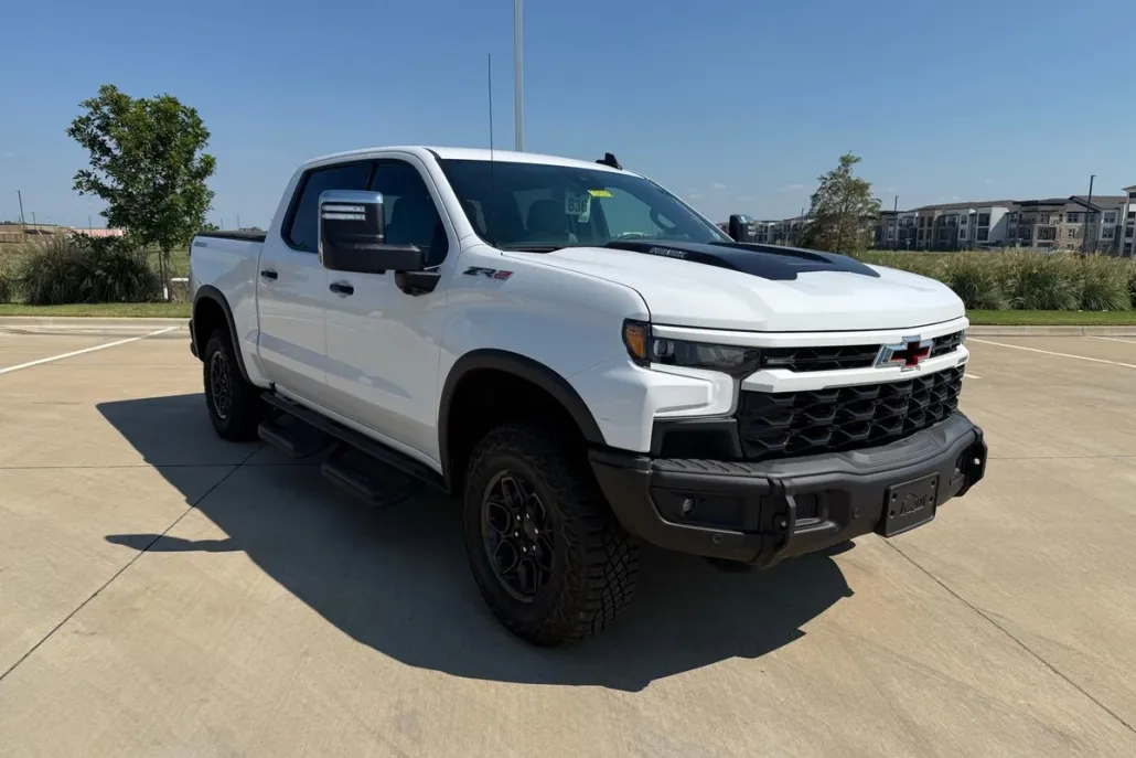 2024 Chevrolet Silverado 1500 ZR2 photo 1