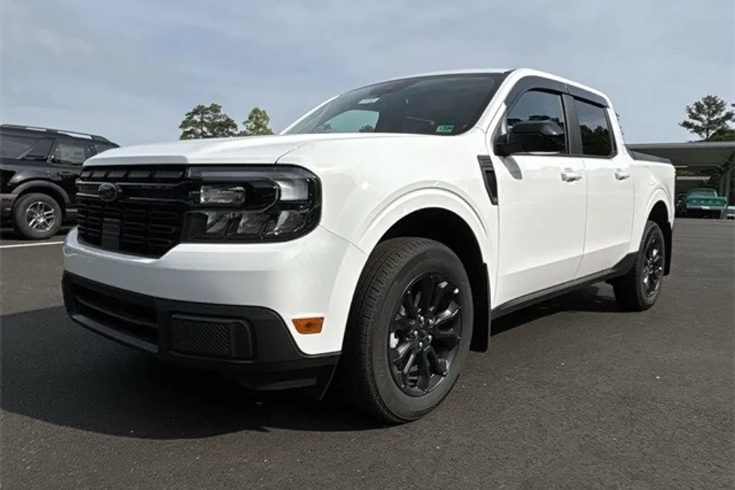 2024 Ford Maverick Lariat photo 1