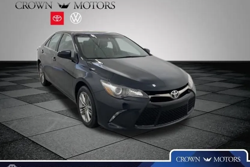 2016 Toyota Camry LE photo 1