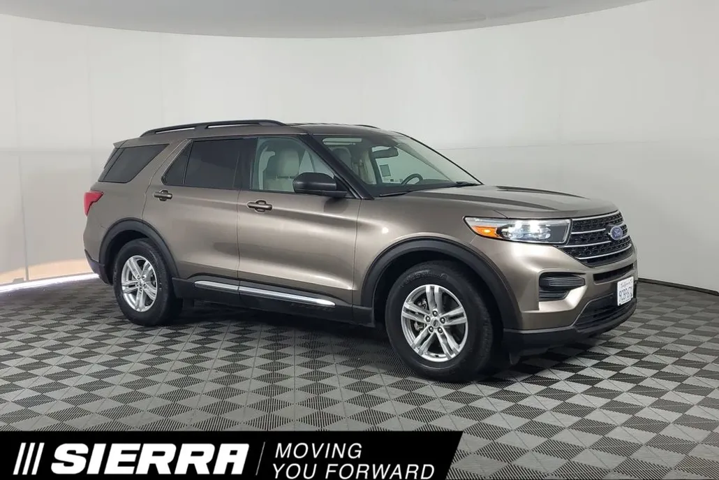 2021 Ford Explorer XLT photo 1