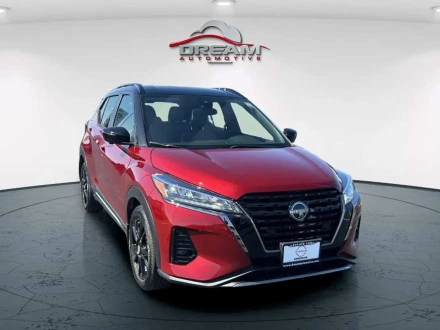 2024 Nissan Kicks SR photo 1