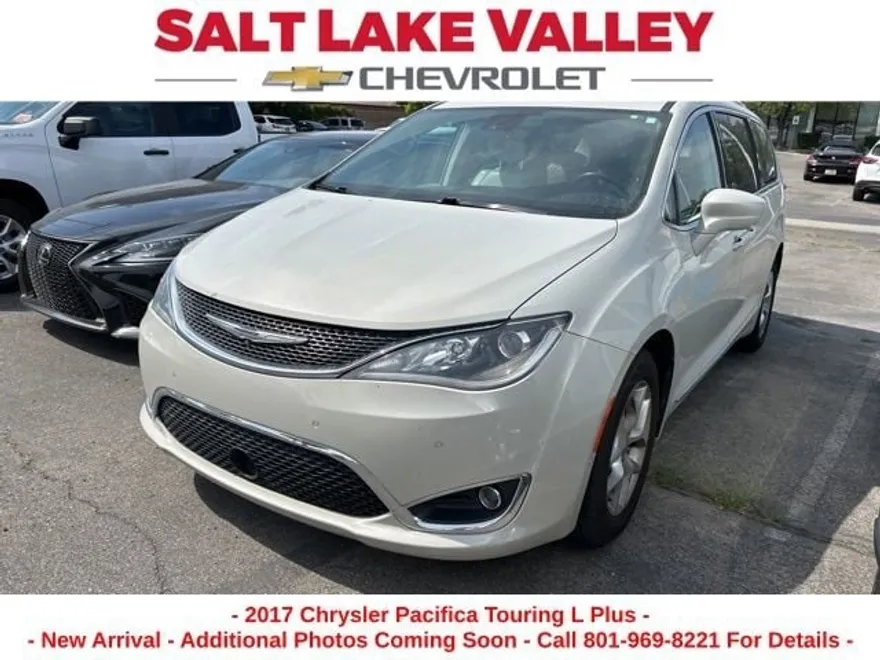 2017 Chrysler Pacifica Touring Plus photo 1