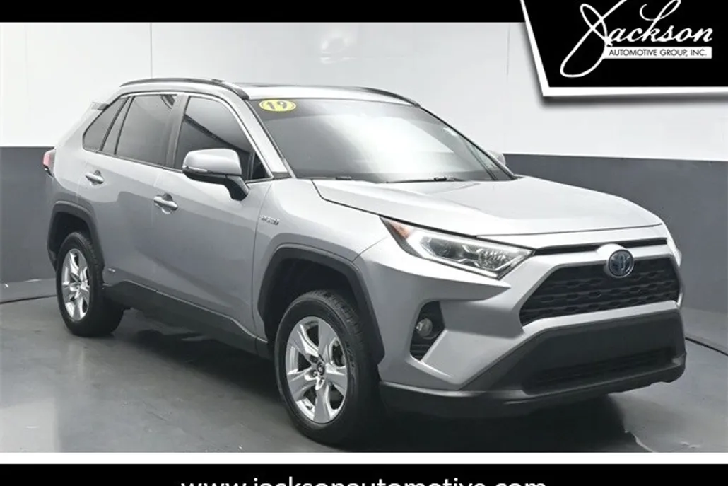 2019 Toyota RAV4 Hybrid XLE photo 1