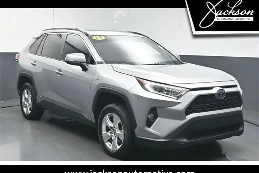 2019 Toyota RAV4 Hybrid XLE photo 1