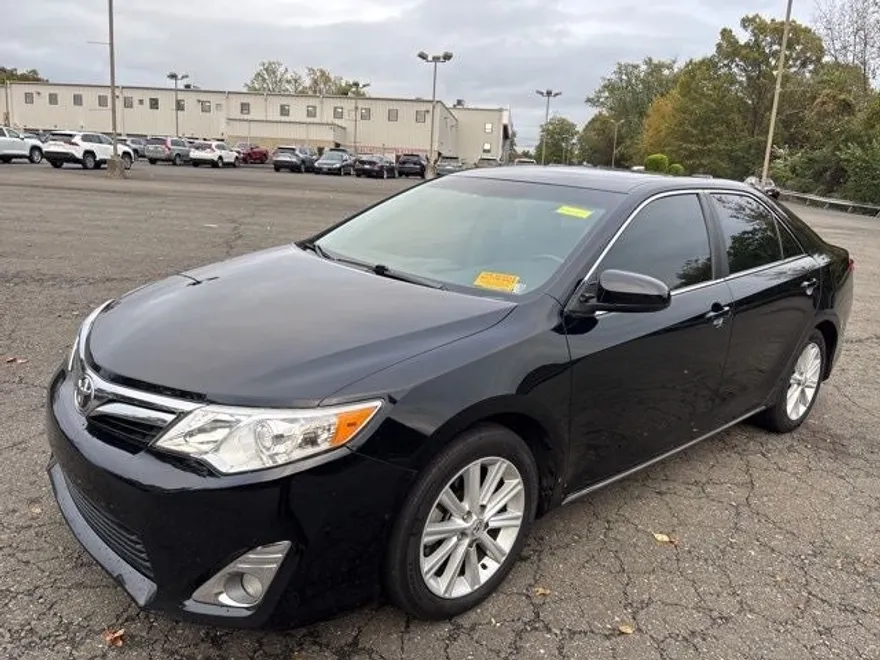 2014 Toyota Camry XLE photo 1