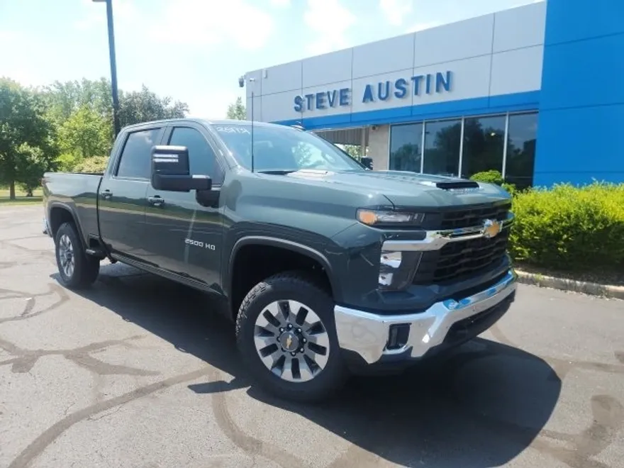 2025 Chevrolet Silverado 2500HD LT photo 1