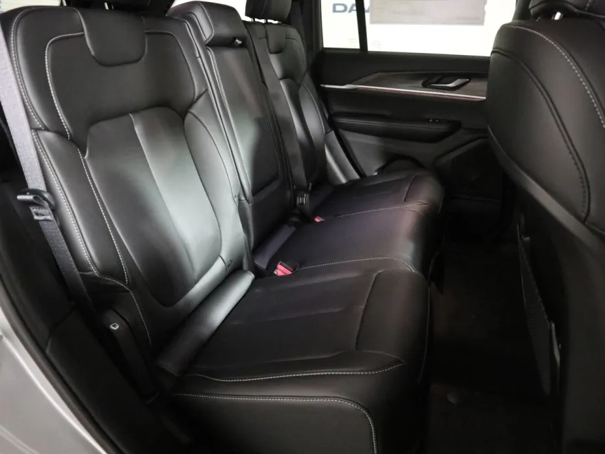 2025 Jeep Grand Cherokee Limited photo 20