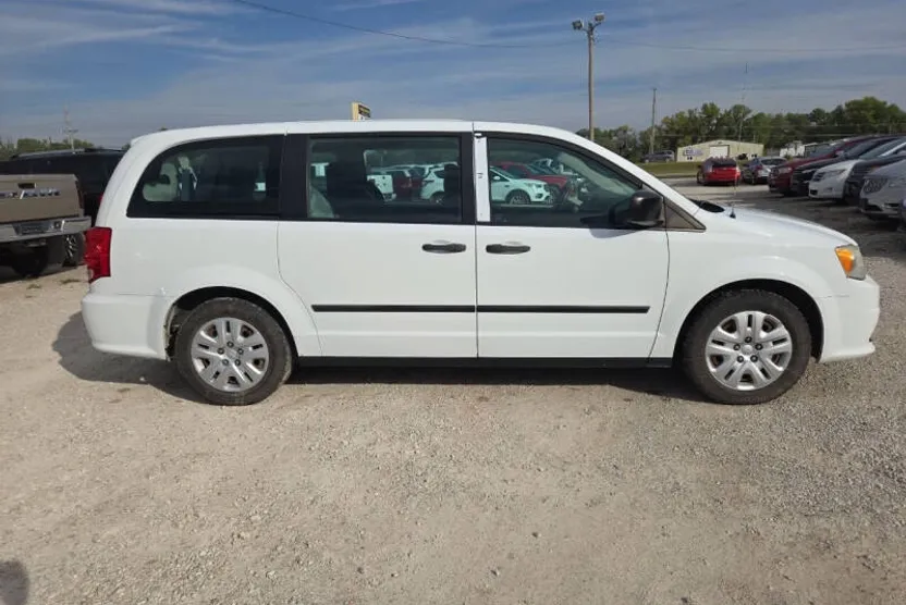 2014 Dodge Grand Caravan SE photo 1