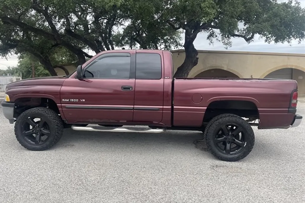 2001 Dodge Ram SLT photo 1