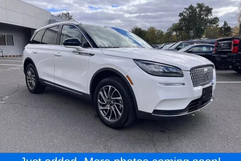 2021 Lincoln Corsair Standard photo 1