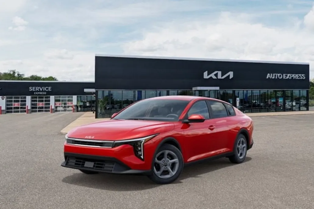 2025 Kia K4 LXS photo 1