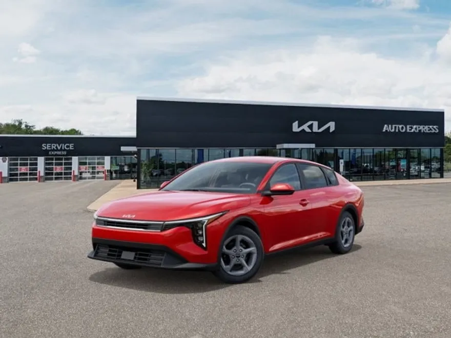 2025 Kia K4 LXS photo 1