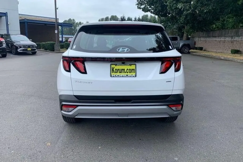 2025 Hyundai Tucson SE photo 1