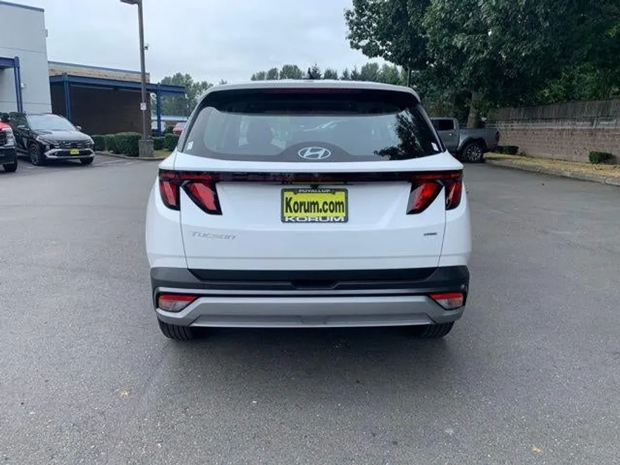2025 Hyundai Tucson SE photo 1
