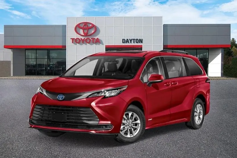 2025 Toyota Sienna LE photo 1