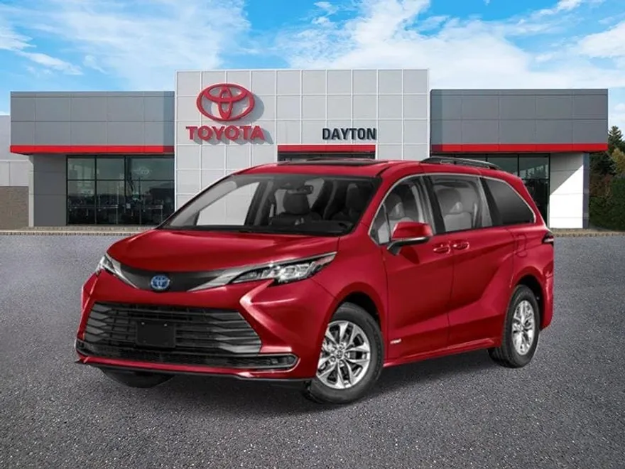 2025 Toyota Sienna LE photo 1