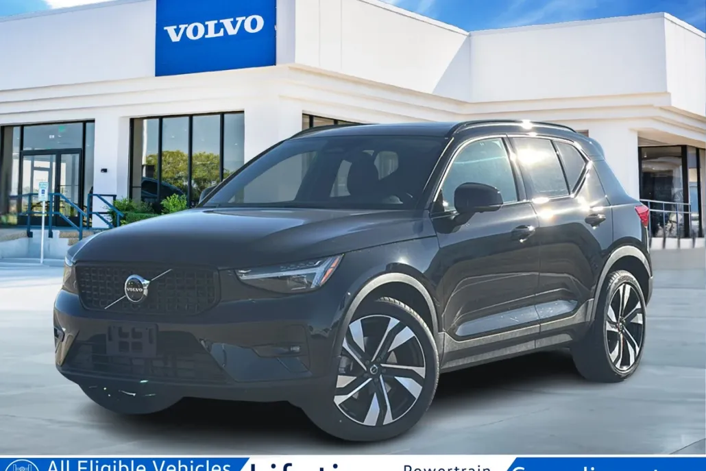 2025 Volvo XC40 photo 1